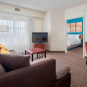 One-Bedroom Queen Suite